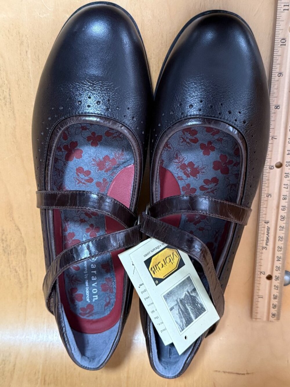 New Aravon Women's Dark Brown Leather Mary Janes New Balance Vibram Size 9.5 B
